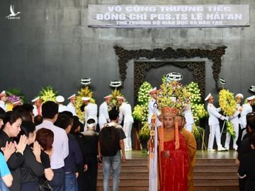 Tin nhanh - Bộ trưởng Phùng Xuân Nhạ gửi lời tiễn biệt trong lễ truy điệu Thứ trưởng Lê Hải An (Hình 4).