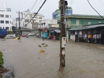 TP.Bảo Lộc lại chìm trong nước sau trận mưa lớn - ảnh 4