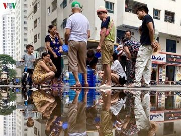 vu nuoc sach song da: nguoi ha noi co "con kien kien cu khoai"? hinh 1