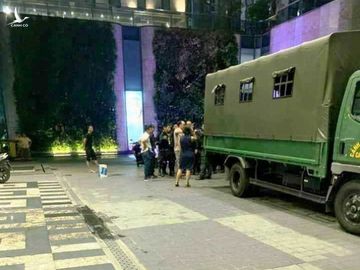 Nghẹt thở dùng quả nổ giải cứu con tin trong tòa nhà cao nhất Sài Gòn - Ảnh 3. Nghẹt thở dùng quả nổ giải cứu con tin trong tòa nhà cao nhất Sài Gòn - Ảnh 3.