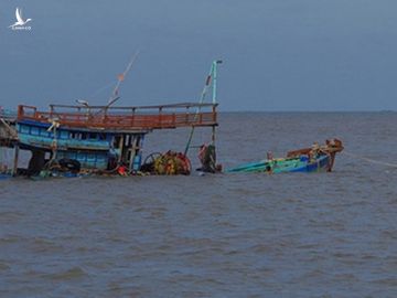 Một tàu cá bị chìm trên biển /// Ảnh minh họa: Thanh Niên