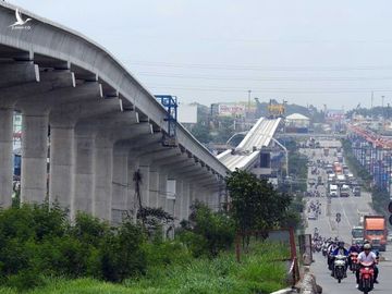 Tuyến Metro Số 1 đoạn đi trên cao song song Xa lộ Hà Nội.  