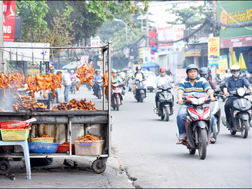 Ô nhiễm khói bụi từ quán nướng, xe cộ, công trình xây dựng... bủa vây TP.HCM - Ảnh 8.