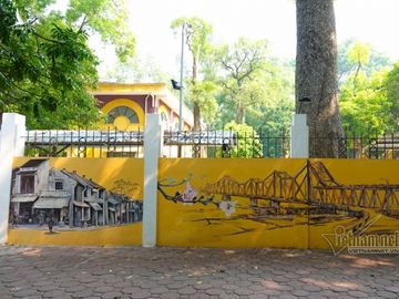 Hà Nội xưa đẹp lạ qua tranh bích họa trên phố