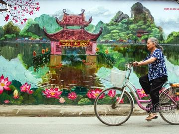 Hà Nội xưa đẹp lạ qua tranh bích họa trên phố