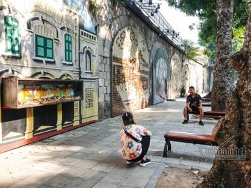 Hà Nội xưa đẹp lạ qua tranh bích họa trên phố