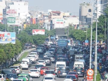 Tứ bề quanh cầu Sài Gòn tê liệt, dân nghẹt thở đi làm ngày đầu tuần