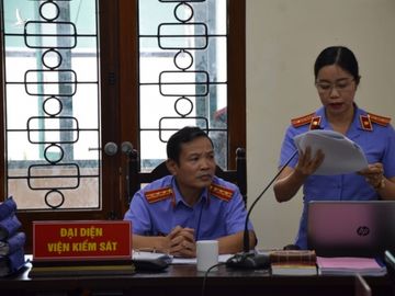 Bị cáo Triệu Thị Chính khóc kêu oan: Tôi mang tiếng là em gái ông Triệu Tài Vinh bao lâu nay - Ảnh 4.