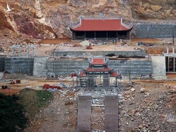 Xẻ núi xây chùa Lũng Cú, Hà Giang 'tiền trảm hậu tấu'