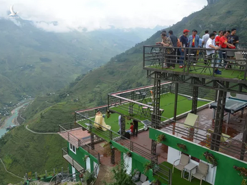 Nhà hàng Panorama trên đèo Mã Pì Lèng. Ảnh: Giang Huy 