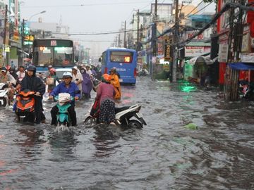 TP.HCM "chữa" bao năm vẫn chưa hết ngập /// Phạm Hữu