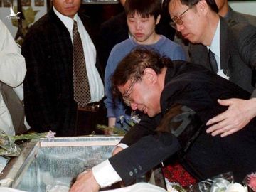 Sai lầm nhuốm máu của Mỹ trong vụ ném bom ĐSQ Trung Quốc: Nước mắt vẫn rơi sau 2 thập kỉ - Ảnh 6.