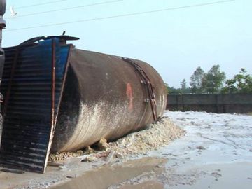 Cận cảnh nơi lưu giữ dầu thải bị tuồn ra đầu độc nước sông Đà của Cty gốm sứ Thanh Hà - Ảnh 16.