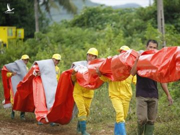 Cty nước Sông Đà lắp lưới lọc dầu sau 1 tuần xảy ra sự cố đổ trộm dầu thải