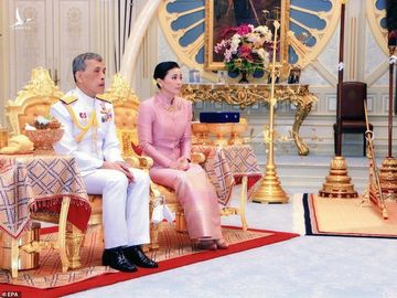 Hoàng quý phi Sineenat Wongvajirapakdi trước khi bị phế truất. Ảnh: Thailand Royal Household. 