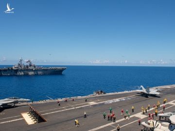 Nhóm tác chiến tàu sân bay USS Ronald Reagan và nhóm tàu đổ bộ Boxer diễn tập ở Biển Đông ngày 6.10.2019 /// Hải quân Mỹ