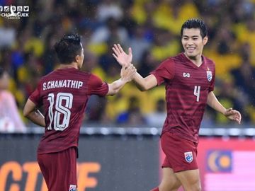 Thai Lan thua nguoc Malaysia 1-2 du Chanathip ghi ban som hinh anh 1 