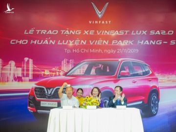 Vinfast tặng xe Lux SA2.0 phiên bản cao cấp cho HLV Park Hang Seo - 3