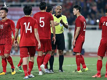 'Trọng tài đúng khi thổi phạt đền đối với Văn Hậu' 