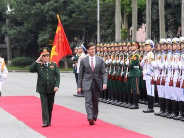 Bộ trưởng Quốc phòng Mỹ bắt đầu thăm Việt Nam, hội đàm cùng Bộ trưởng Quốc phòng Ngô Xuân Lịch - Ảnh 1.