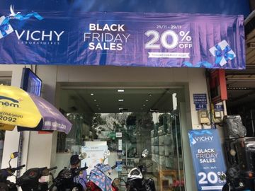 Giới trẻ đổ xô 'săn' Black Friday - ảnh 8