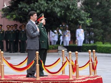 Bộ trưởng Quốc phòng Mỹ bắt đầu thăm Việt Nam, hội đàm cùng Bộ trưởng Quốc phòng Ngô Xuân Lịch - Ảnh 2.