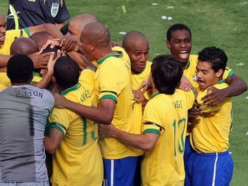 Báo Thái Lan gây sốc khi so sánh đội nhà với Brazil, Tây Ban Nha - 3