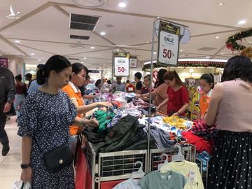 Giới trẻ đổ xô 'săn' Black Friday - ảnh 13