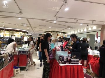 Giới trẻ đổ xô 'săn' Black Friday - ảnh 2