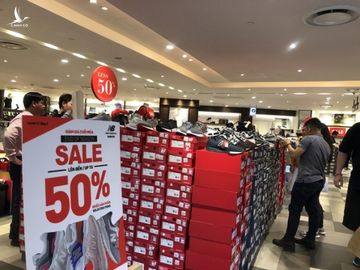 Giới trẻ đổ xô 'săn' Black Friday - ảnh 4