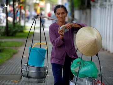 GS Đặng Hùng Võ: Tăng thuế để hạn chế dân di cư vào Hà Nội, TP.HCM - ảnh 1