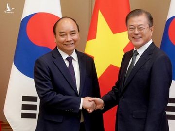 Thu tuong Nguyen Xuan Phuc hoi dam voi Tong thong Han Quoc Moon Jae-in hinh anh 1