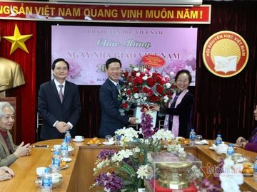 Ông Võ Văn Thưởng: “Đến thăm các nhà giáo, tôi học thêm được nhiều điều”