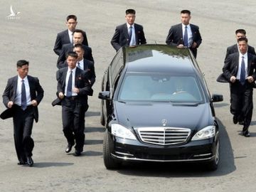 Siêu xe Lexus mới của ông Kim Jong-un lần đầu lộ diện: Mẫu xe đời mới nhất, có giá hơn 90.000 USD ở Mỹ - Ảnh 3.