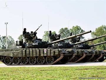 Loat xe tang T-72B1MS toi tan vua cap cang Viet Nam