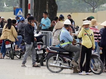 Dân phe 'hét vé' trận Việt Nam - Thái Lan gấp 10 lần giá gốc - ảnh 2