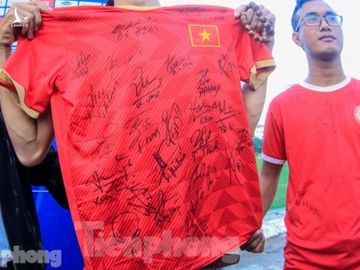 HLV Park Hang Seo nhận món quà bất ngờ trước trận Thái Lan - ảnh 8