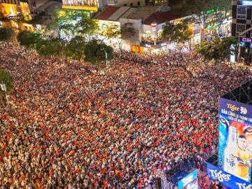 Hàng vạn CĐV đổ ra đường cổ vũ U22 Việt Nam, tin thầy trò HLV Park sẽ vô địch SEA Games