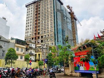 Hà Nội nói khó xử lý nhà 8B Lê Trực do quận chưa quyết liệt - Ảnh 1.