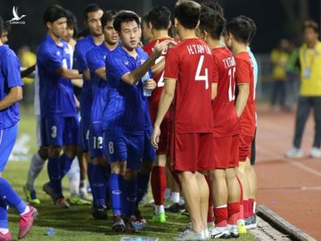 Cái tên "đen đủi" nhất Thái Lan: Hết bị Malaysia chế giễu lại "biếu" penalty cho Việt Nam