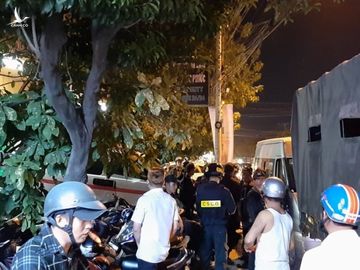NÓNG: Cảnh sát Đồng Nai đang phong tỏa một bệnh viện ở Biên Hòa - Ảnh 4.