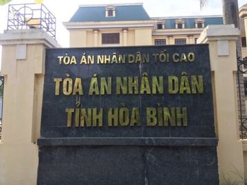 Nguyễn Quang Huy vào được cơ quan nhà nước để làm chánh Văn Phòng Tòa Án Nhân Dân huyện Cao Phong.