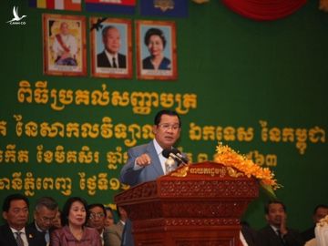 Thu tuong Hun Sen benh vuc cau thu goc Viet sut truot penalty hinh anh 1 fn-2019-12-11-10-34-50-6.jpg