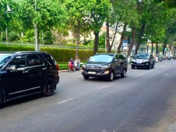 Đoàn xe chở cựu Tổng thống Barack Obama di chuyển về khu vực văn phòng thành ủy TP.HCM /// Khánh An