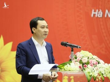 kien quyet dua ra khoi dang nhung dang vien - nha bao suy thoai hinh 2