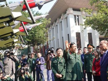 Dàn tên lửa, khí tài hiện đại tại hội nghị quân chính toàn quân