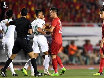 Cận cảnh tình huống Bùi Tiến Dũng mắc sai lầm, tặng free U22 Indonesia một bàn thắng ở SEA Games 30 - Ảnh 5.