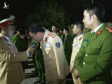 Phó Giám đốc Công an Ninh Bình làm trưởng đoàn kiểm tra nồng độ cồn cán bộ công an - Ảnh 1.