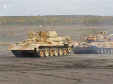 Tang T-90S Viet Nam se co can ve BREM-1M di kem