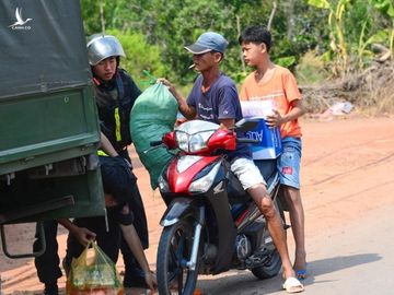 An ninh siet chat noi canh sat vay bat nghi can ban chet 5 nguoi hinh anh 9 a_zing.jpg